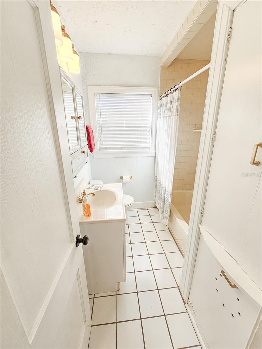 Image 12 of 20 For 239 17th Avenue N