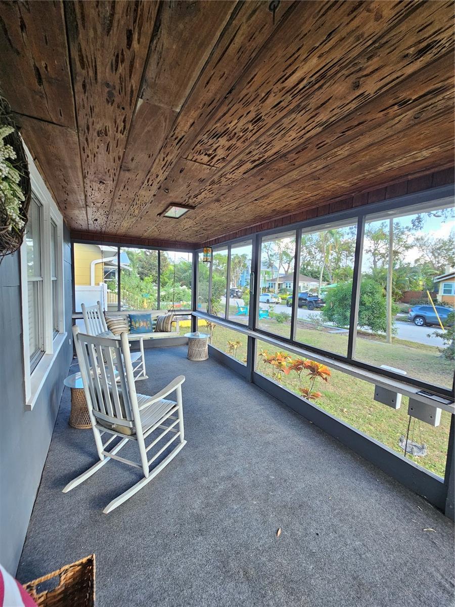 Image 4 of 20 For 239 17th Avenue N