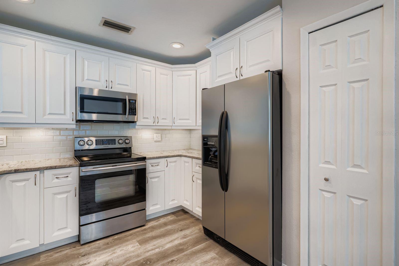 Image 8 of 28 For 6226 Eaglebrook Avenue