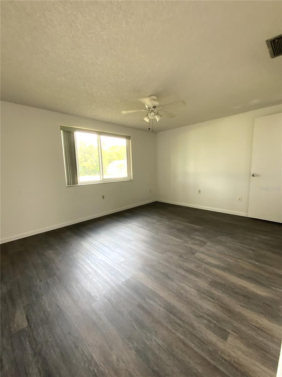 Image 11 of 32 For 8804 Lincolnshire Drive