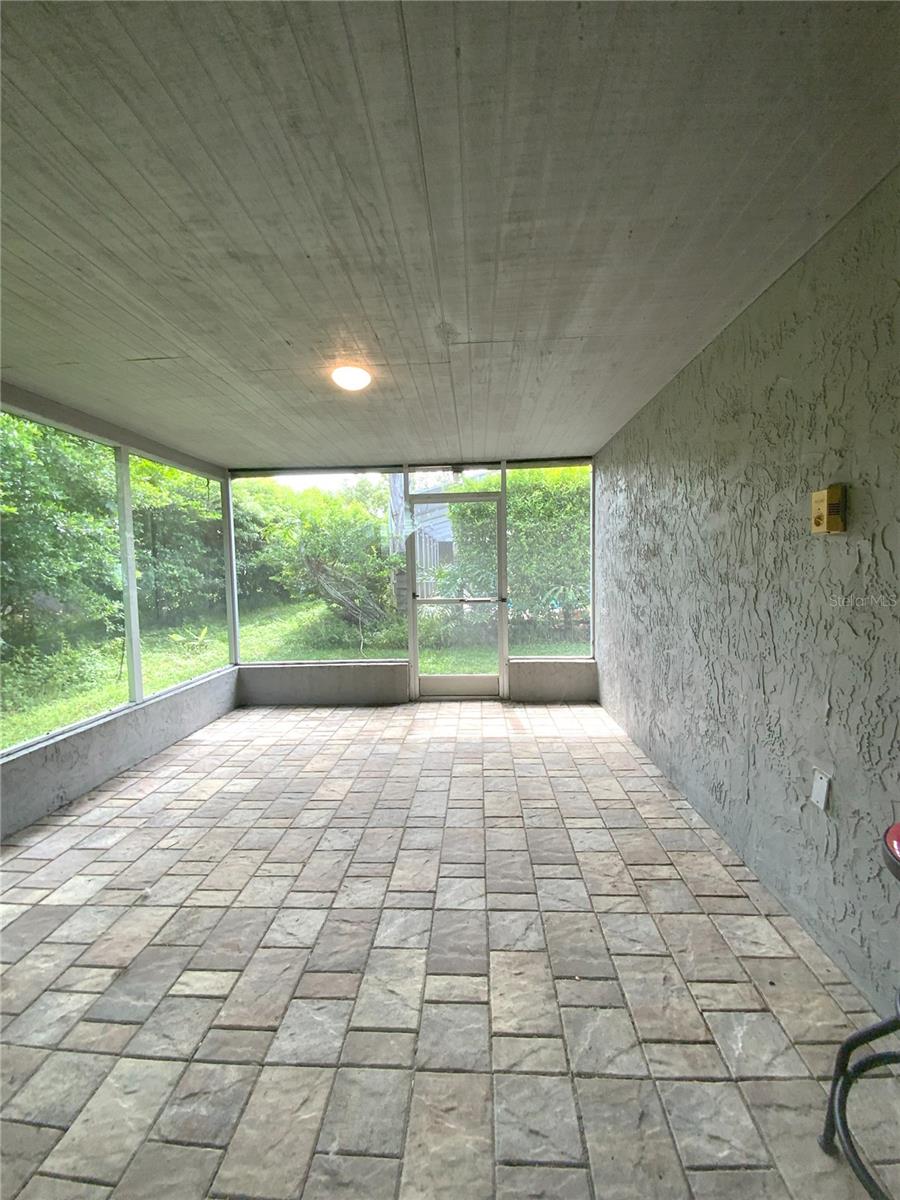 Image 18 of 32 For 8804 Lincolnshire Drive