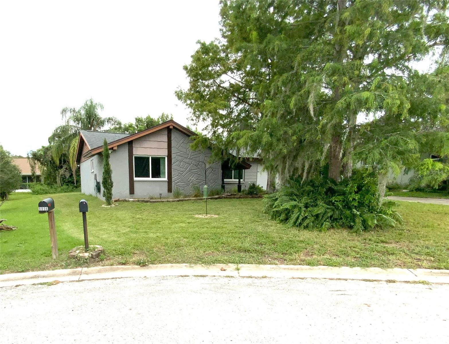 Image 2 of 32 For 8804 Lincolnshire Drive