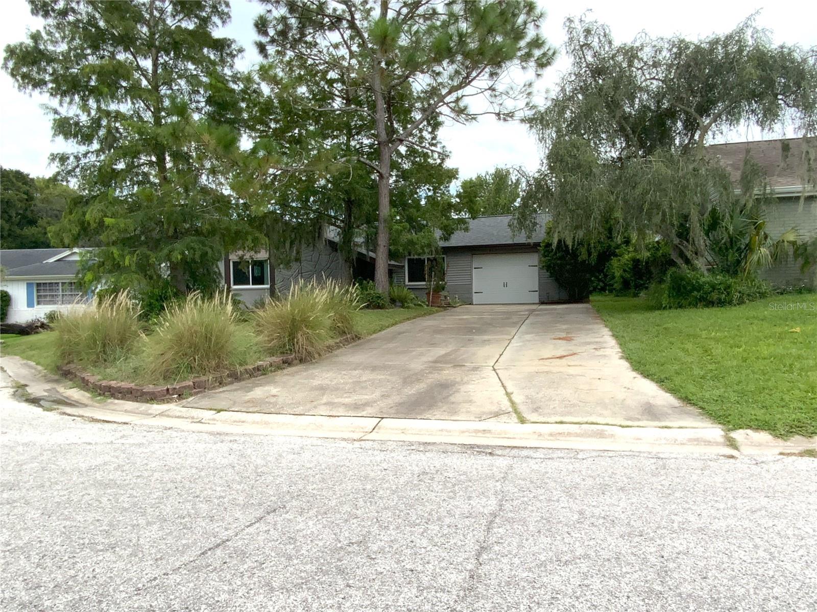 Image 4 of 32 For 8804 Lincolnshire Drive