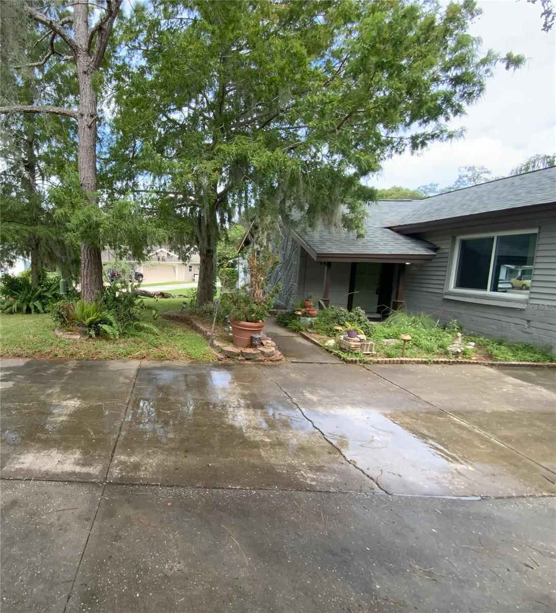 Image 5 of 32 For 8804 Lincolnshire Drive