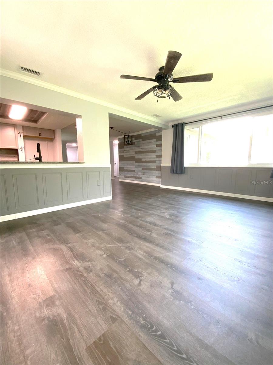 Image 9 of 32 For 8804 Lincolnshire Drive