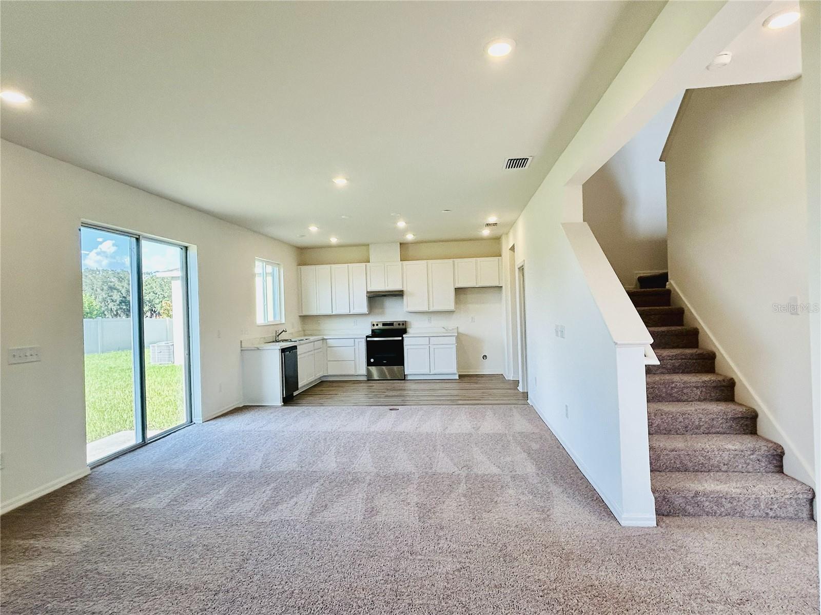 Image 15 of 63 For 37531 Williamette Way