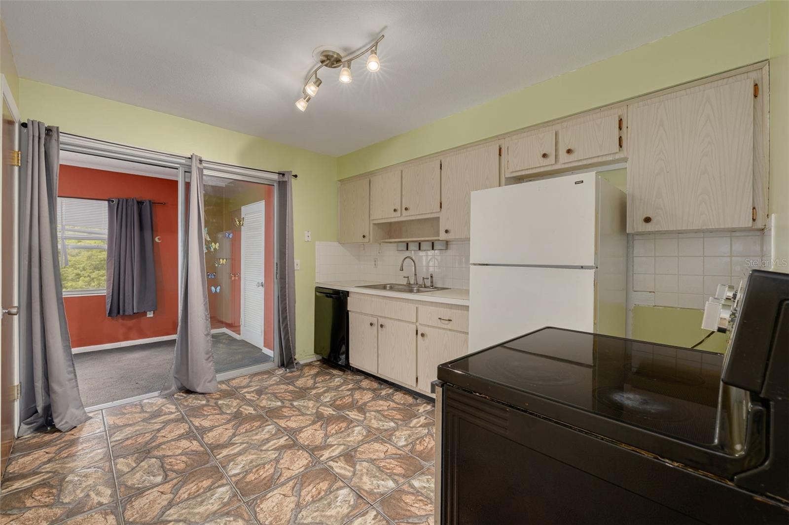 Image 11 of 22 For 1000 49th Street N 307