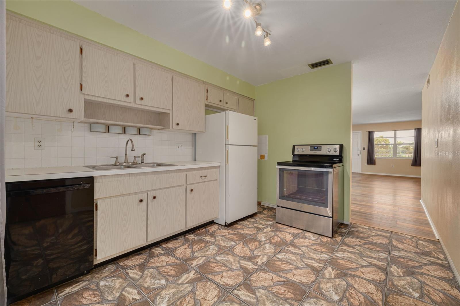 Image 12 of 22 For 1000 49th Street N 307