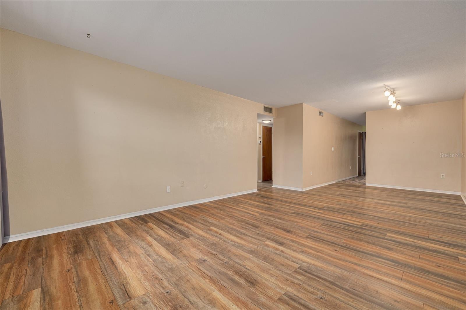 Image 7 of 22 For 1000 49th Street N 307