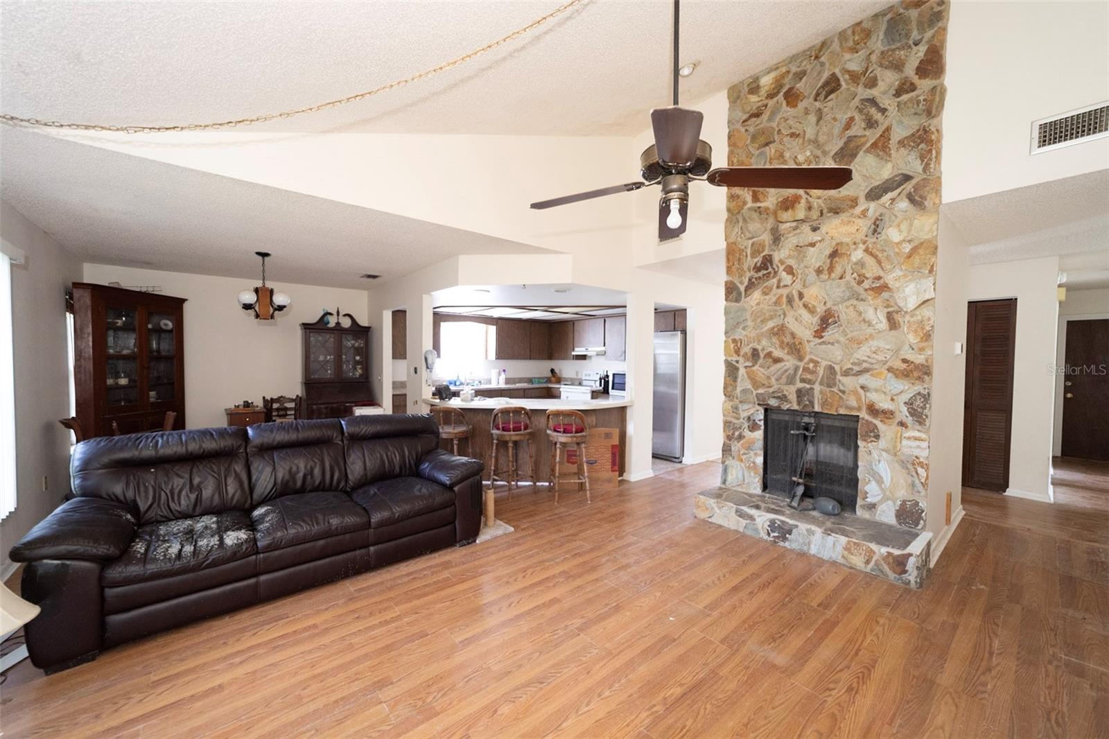 Image 11 of 19 For 18412 Swan Lake Drive
