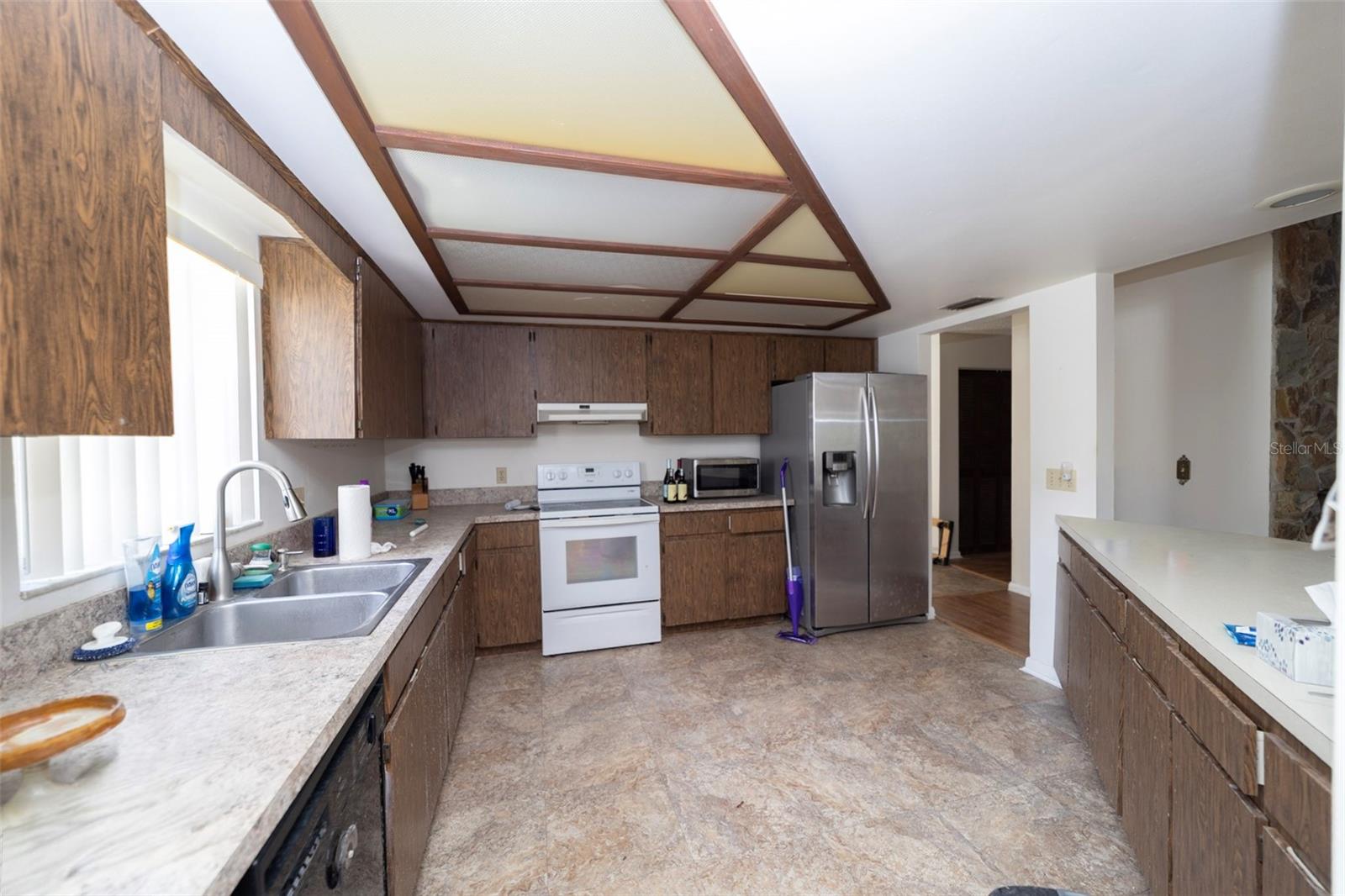 Image 8 of 19 For 18412 Swan Lake Drive