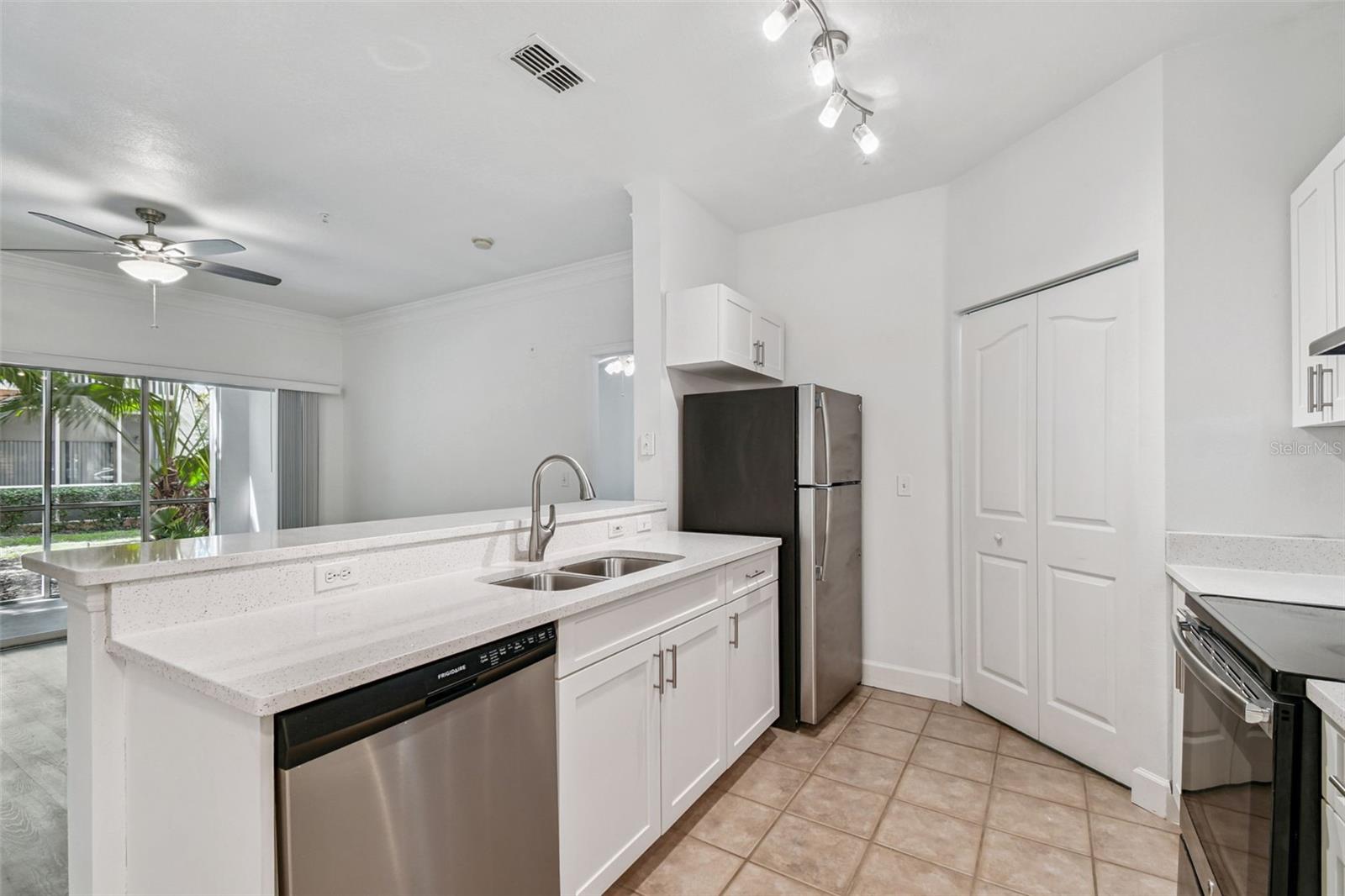 Image 10 of 48 For 4207 Dale Mabry Highway 2113