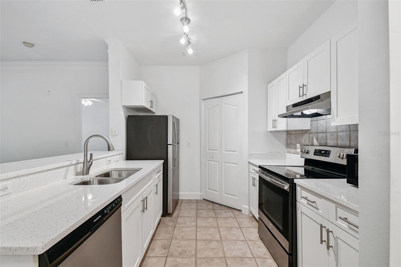 Image 9 of 48 For 4207 Dale Mabry Highway 2113