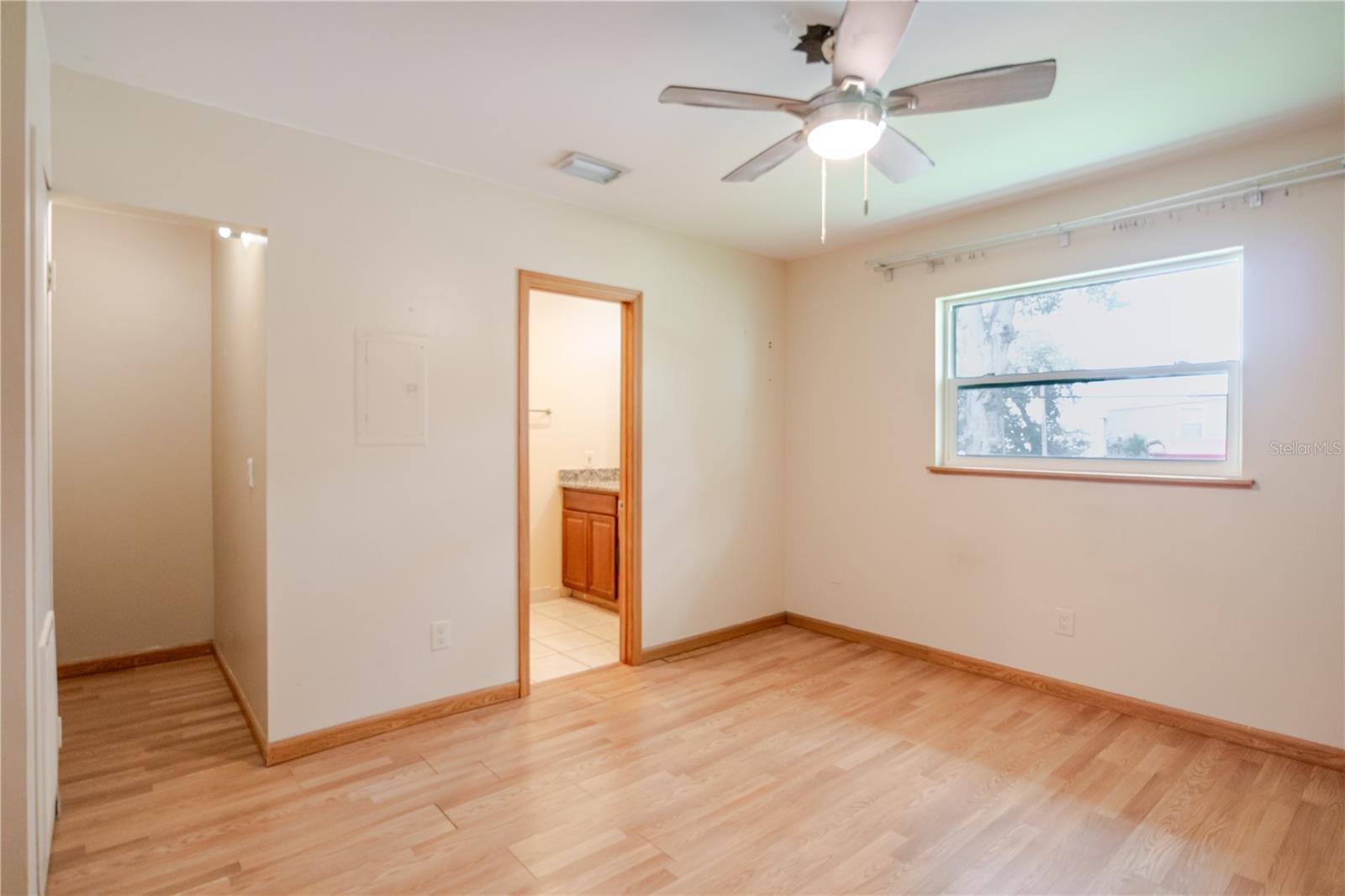 Image 11 of 23 For 4508 Oak Drive T42