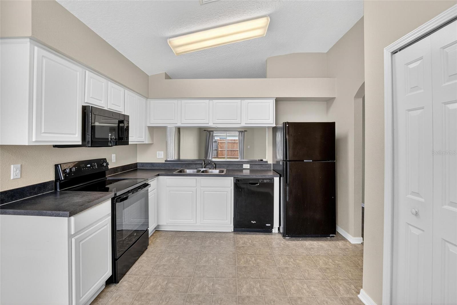 Image 11 of 61 For 4404 Country Hills Boulevard