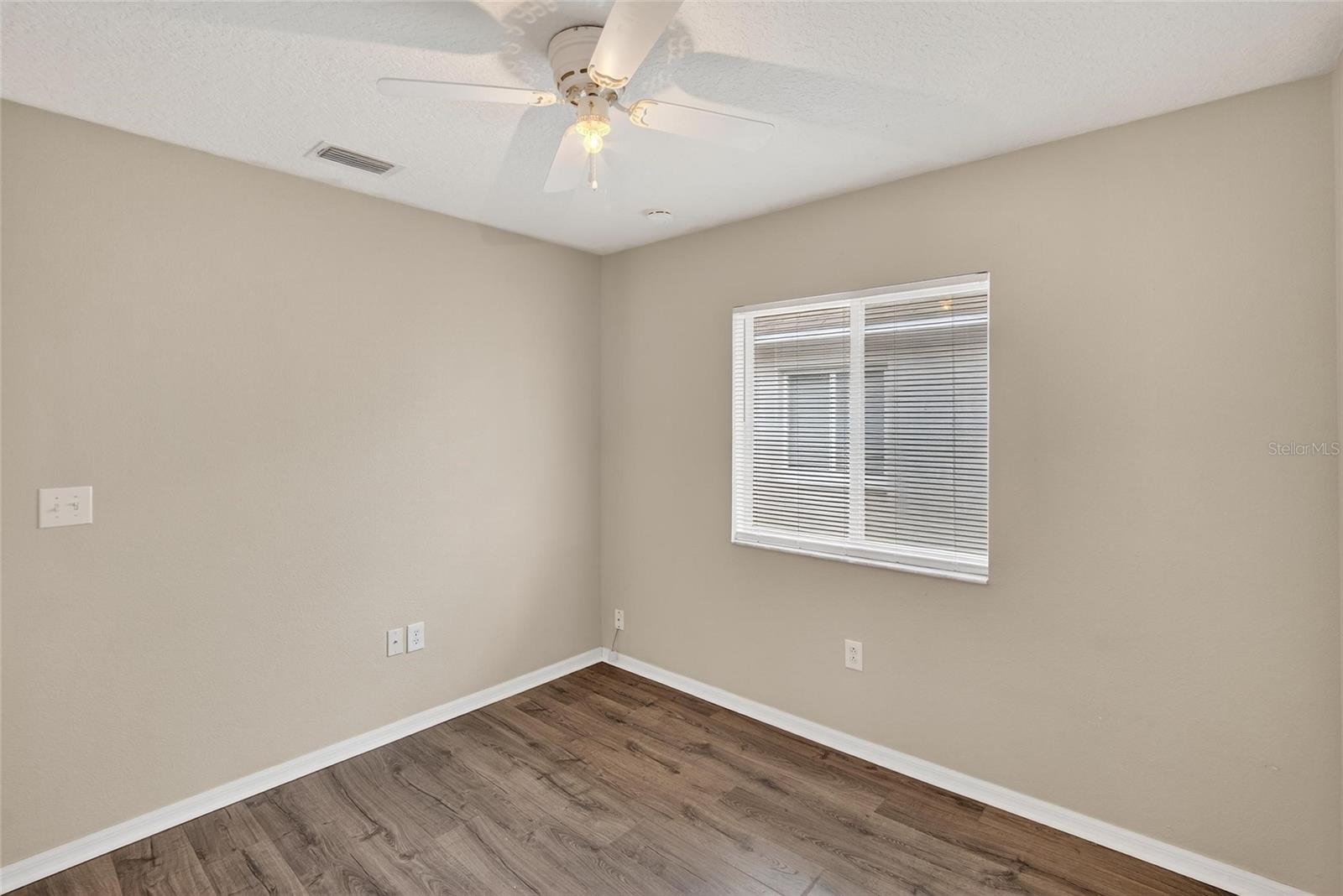 Image 18 of 61 For 4404 Country Hills Boulevard