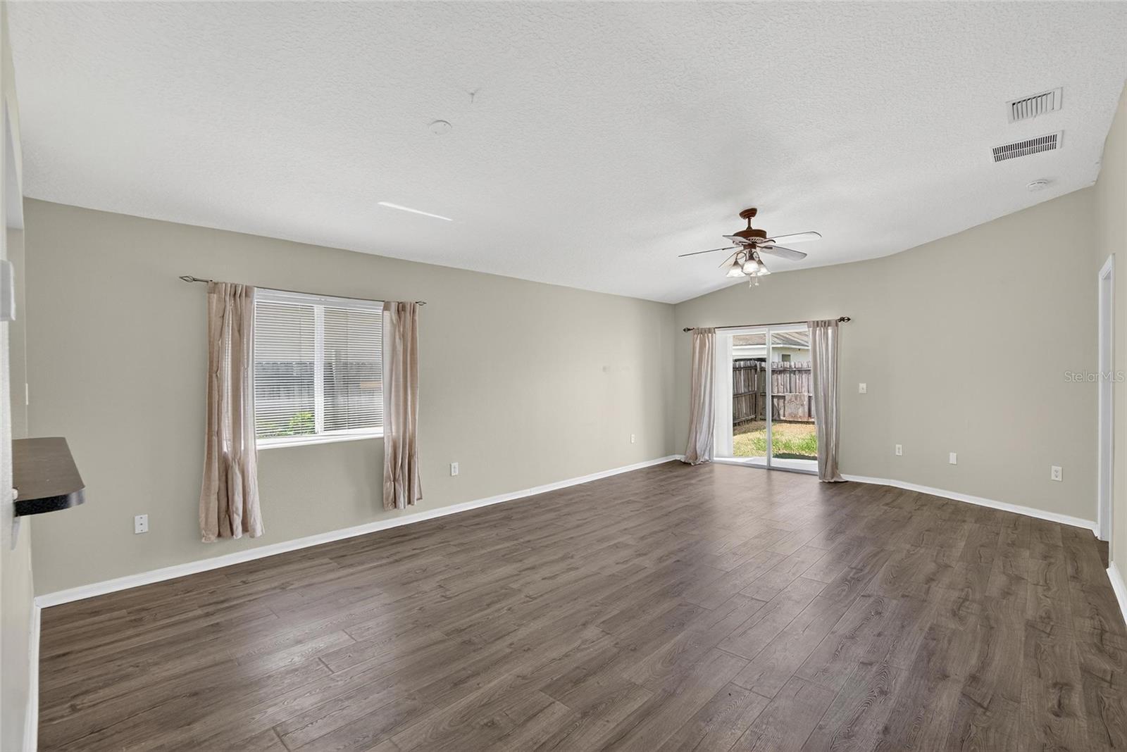 Image 33 of 61 For 4404 Country Hills Boulevard