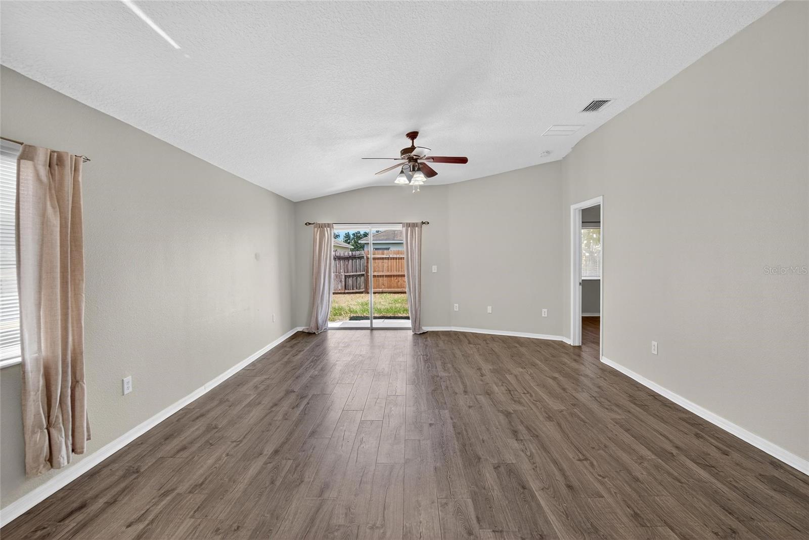 Image 34 of 61 For 4404 Country Hills Boulevard