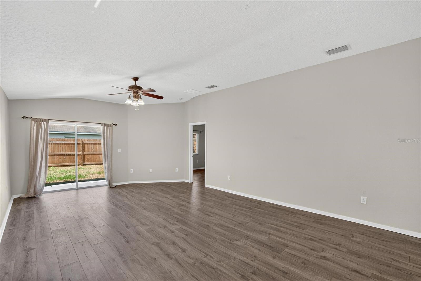 Image 35 of 61 For 4404 Country Hills Boulevard
