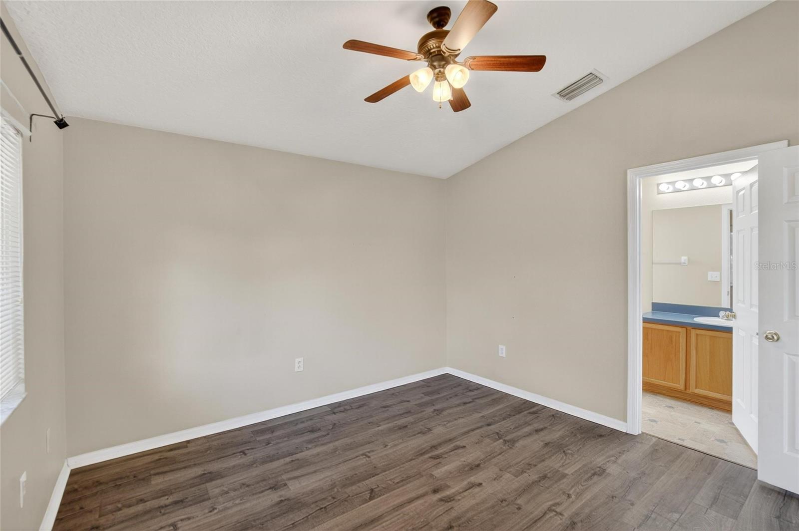 Image 43 of 61 For 4404 Country Hills Boulevard