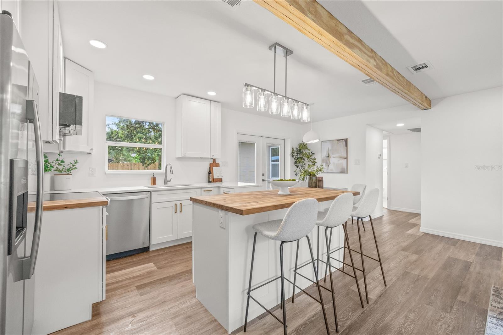 Listing photo id 8 for 8719 Temple Avenue