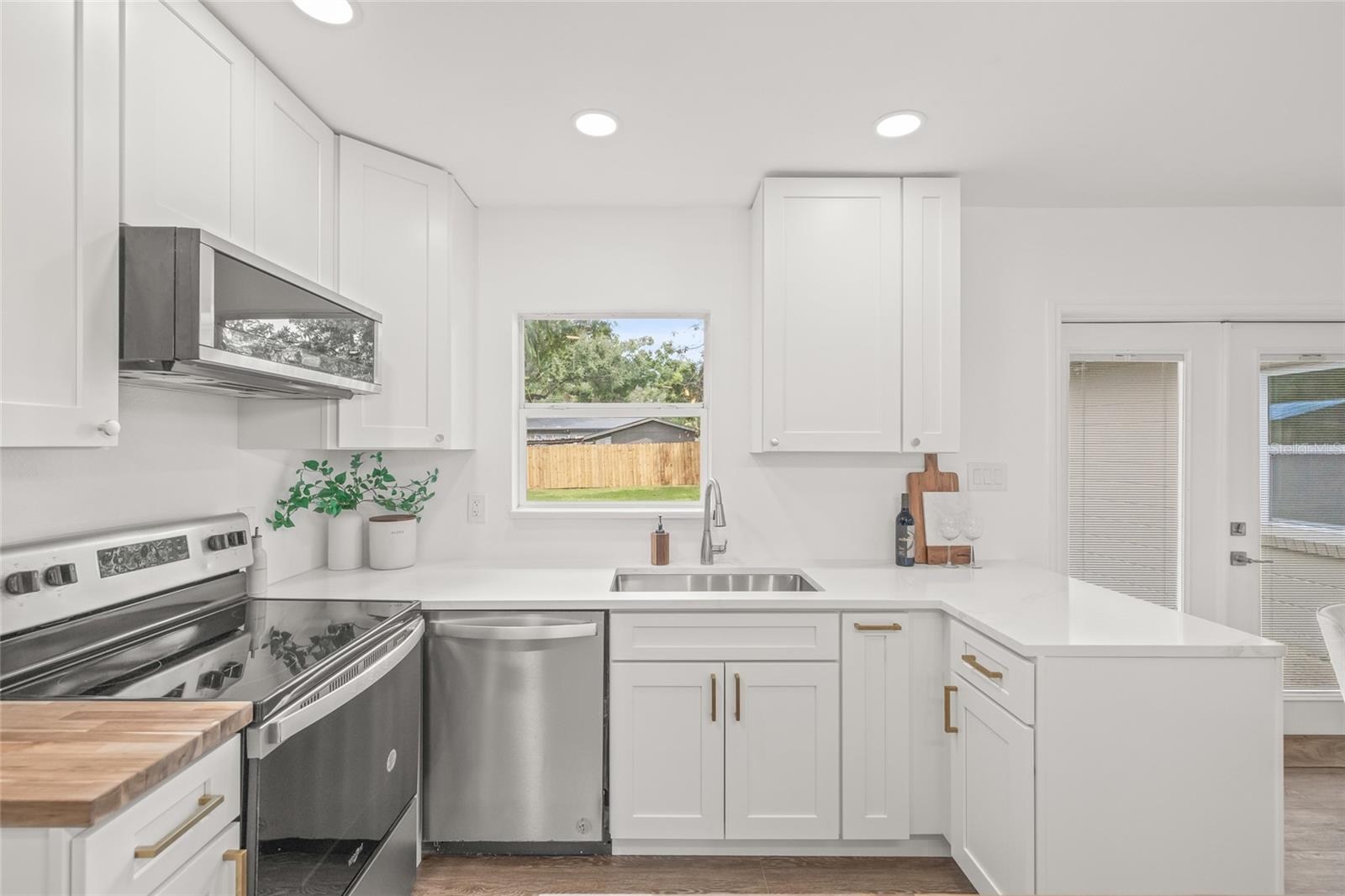 Listing photo id 9 for 8719 Temple Avenue