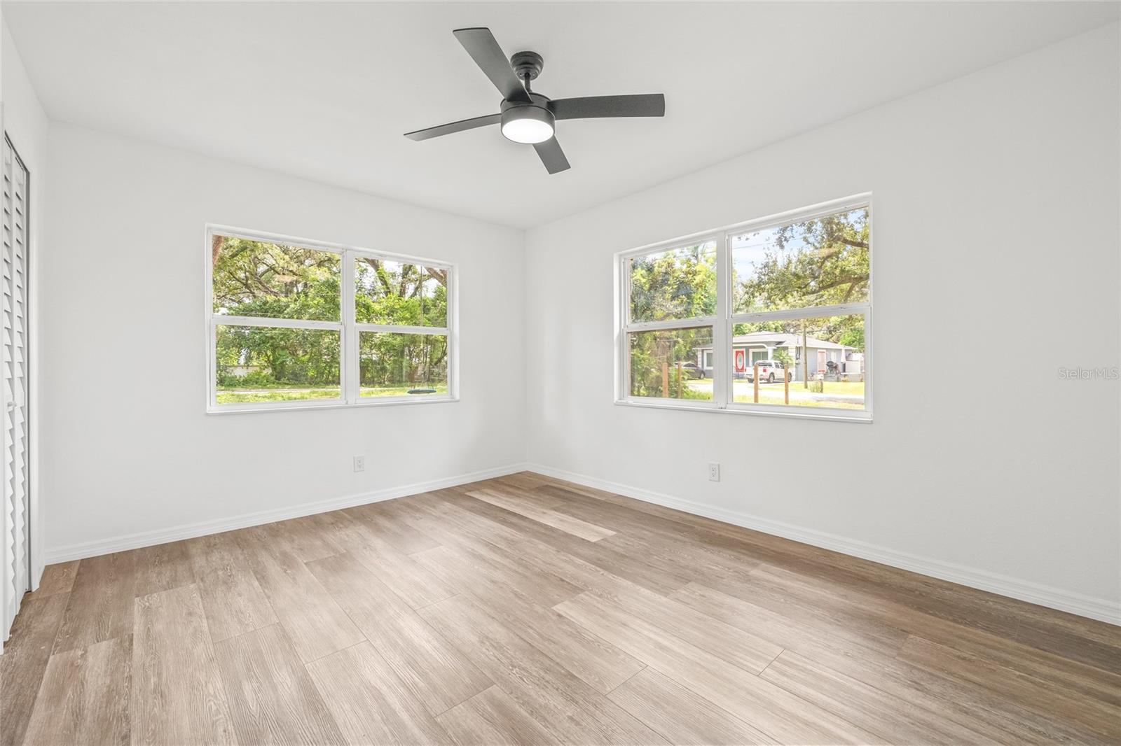Listing photo id 20 for 8719 Temple Avenue