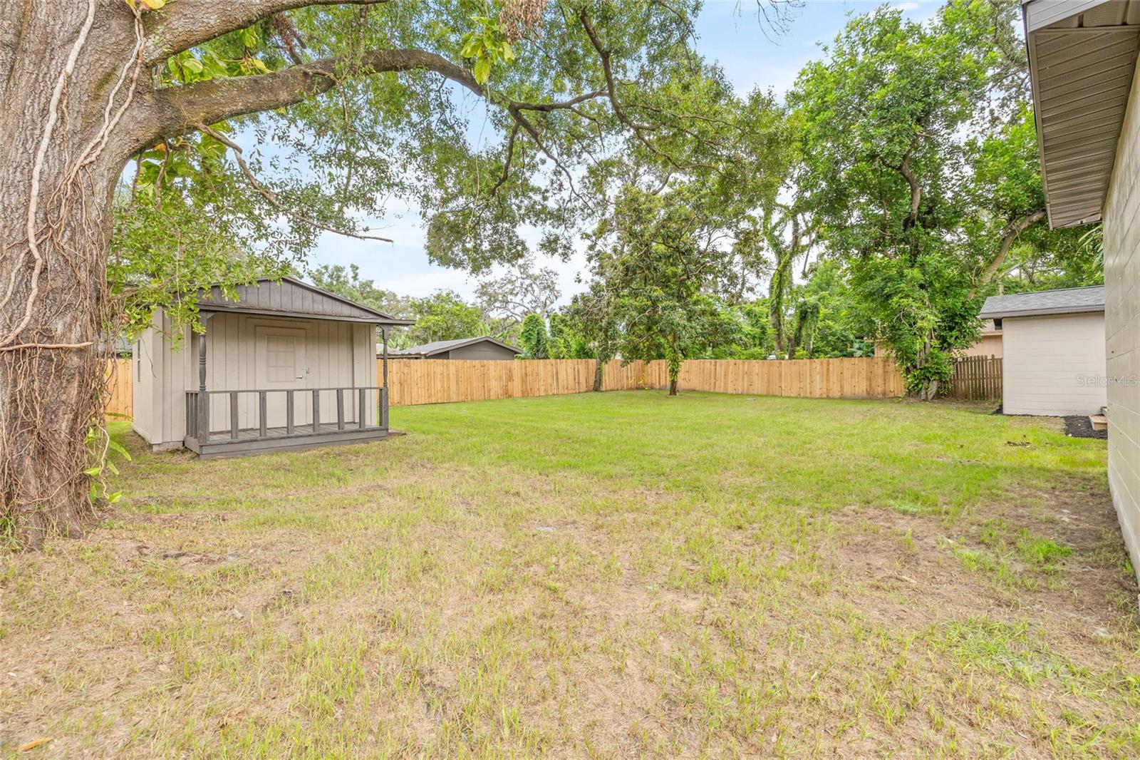 Listing photo id 28 for 8719 Temple Avenue