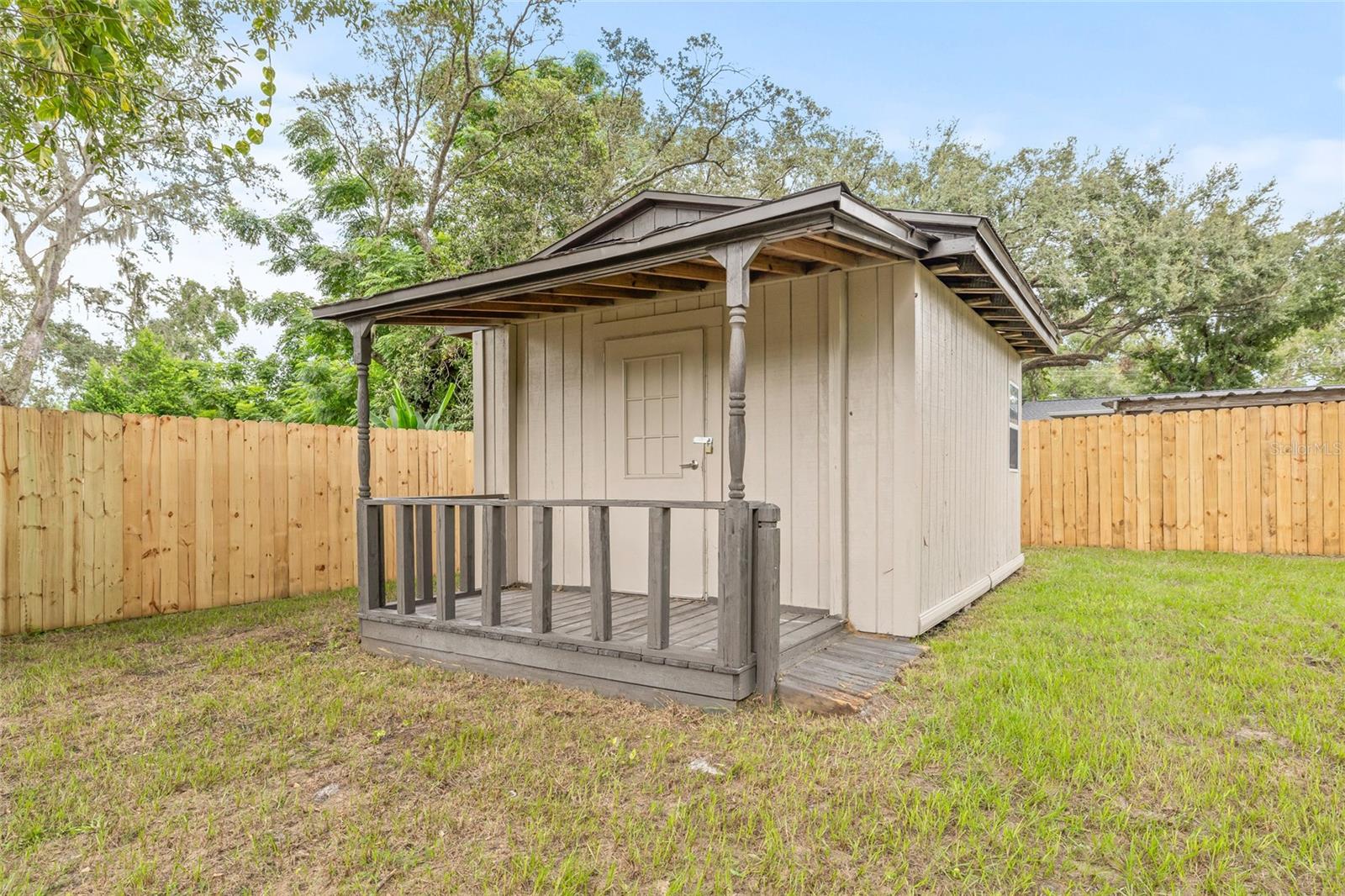 Listing photo id 29 for 8719 Temple Avenue
