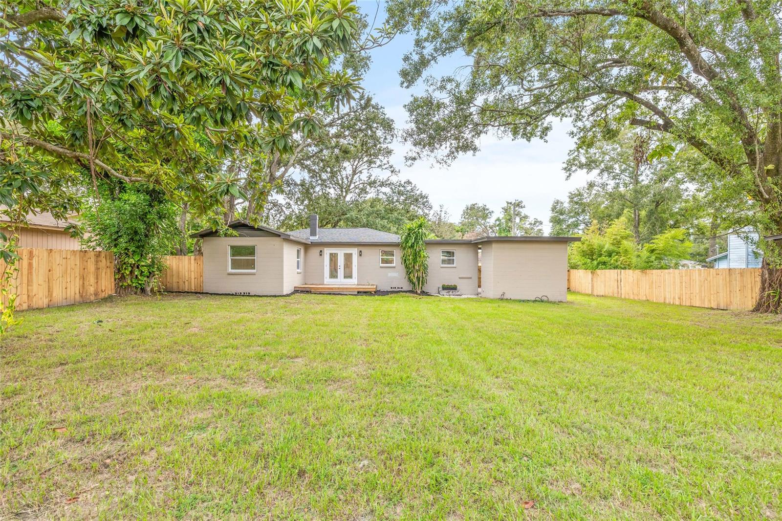 Listing photo id 31 for 8719 Temple Avenue