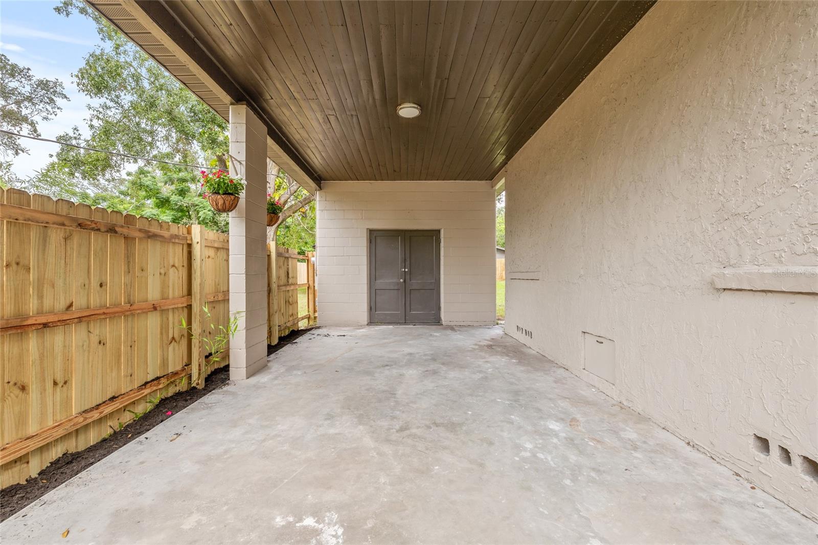 Listing photo id 33 for 8719 Temple Avenue