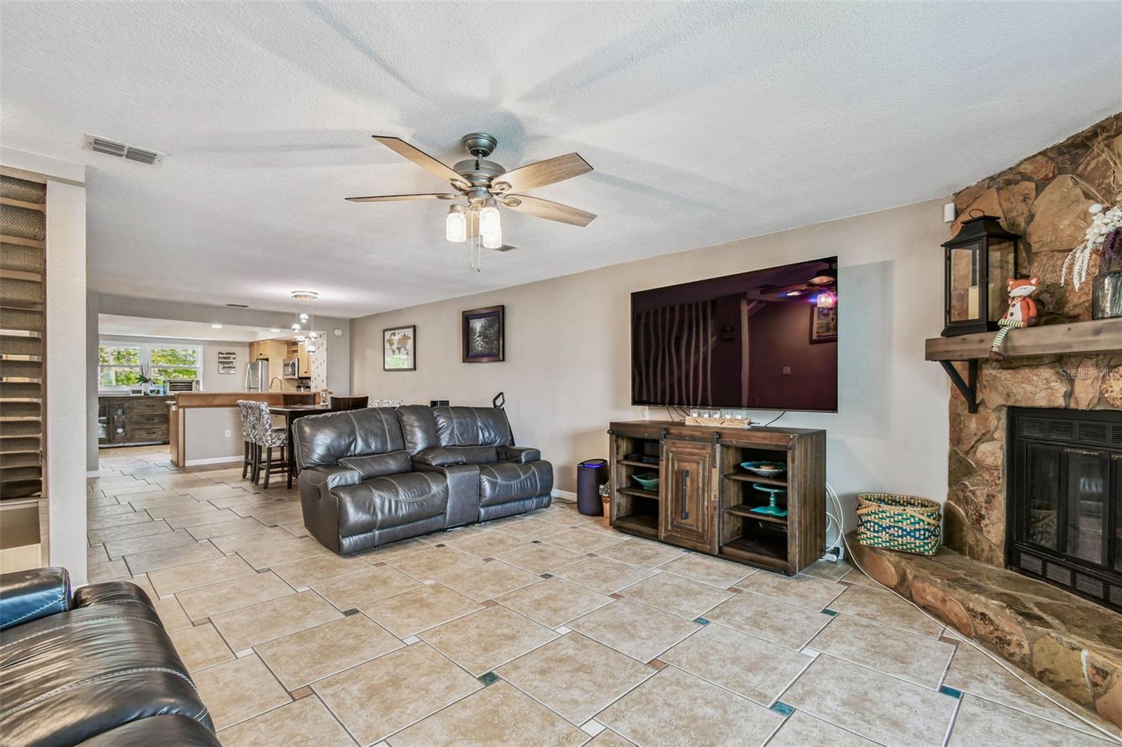 Image 5 of 51 For 12134 Capri Cir S  803