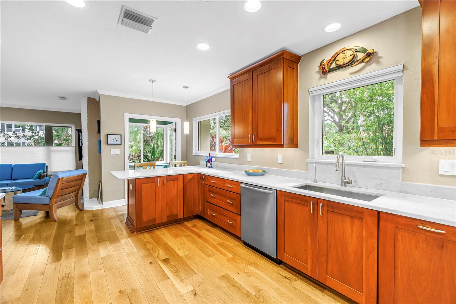 Image 13 of 61 For 256 19th Avenue Ne