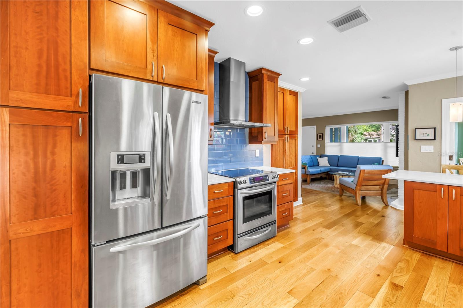 Image 16 of 61 For 256 19th Avenue Ne