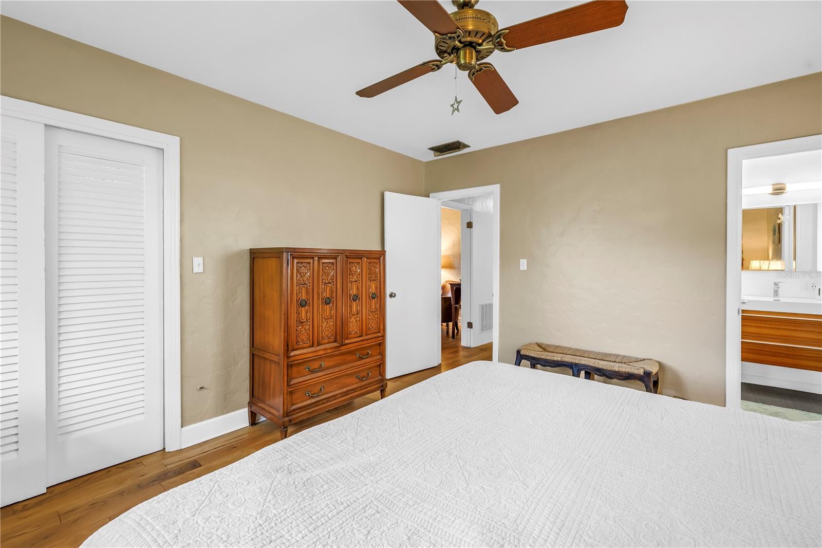 Image 20 of 61 For 256 19th Avenue Ne
