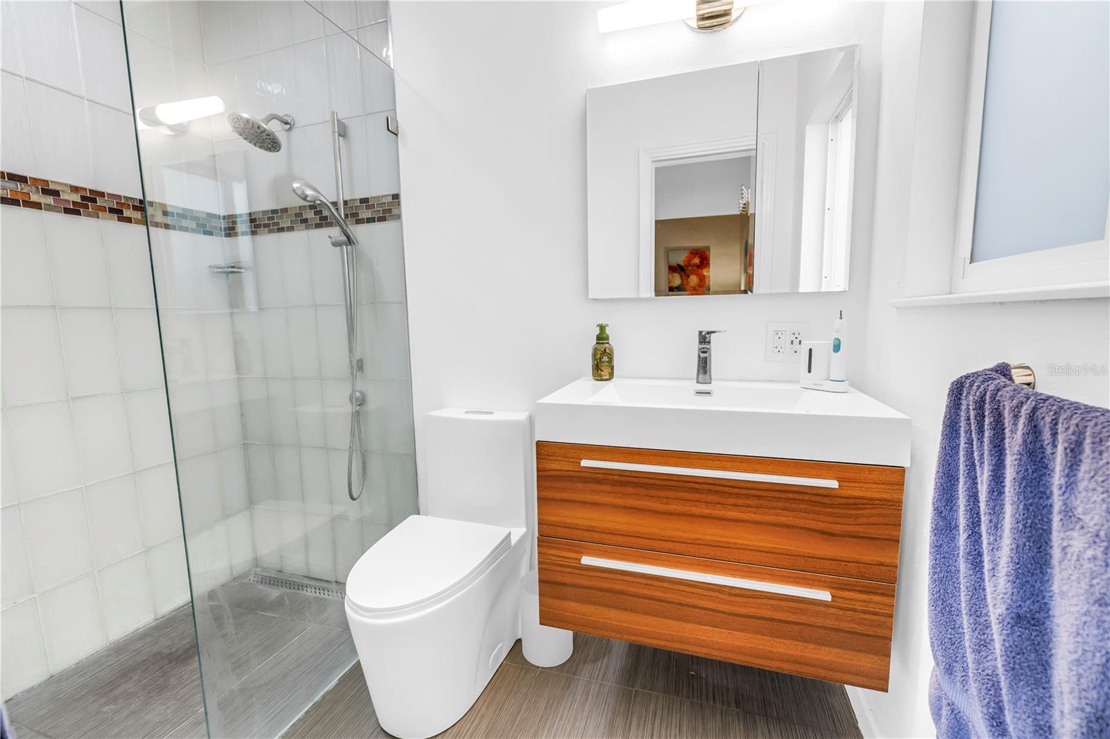 Image 21 of 61 For 256 19th Avenue Ne