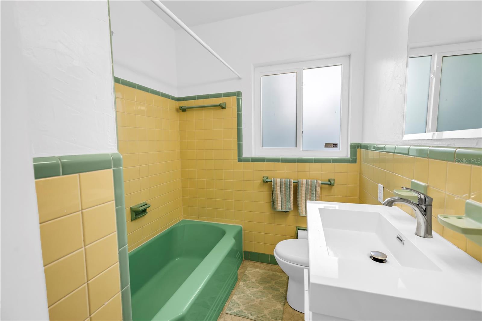 Image 25 of 61 For 256 19th Avenue Ne