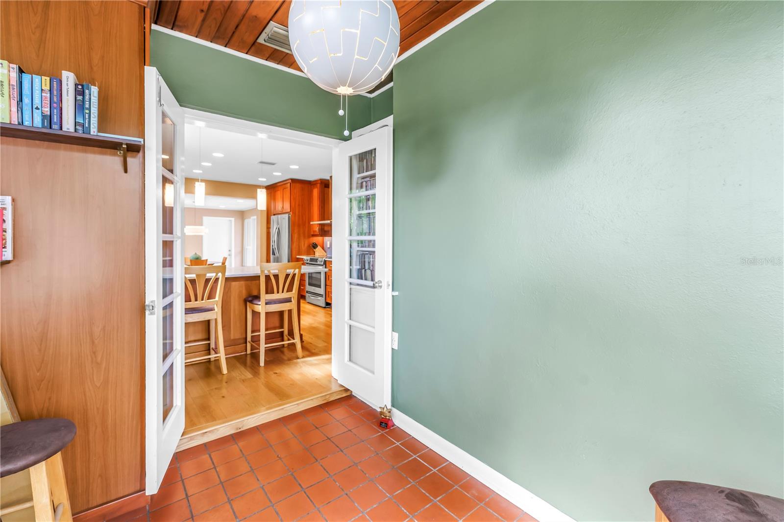 Image 27 of 61 For 256 19th Avenue Ne
