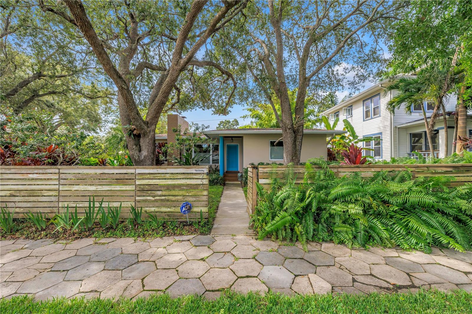 Image 3 of 61 For 256 19th Avenue Ne