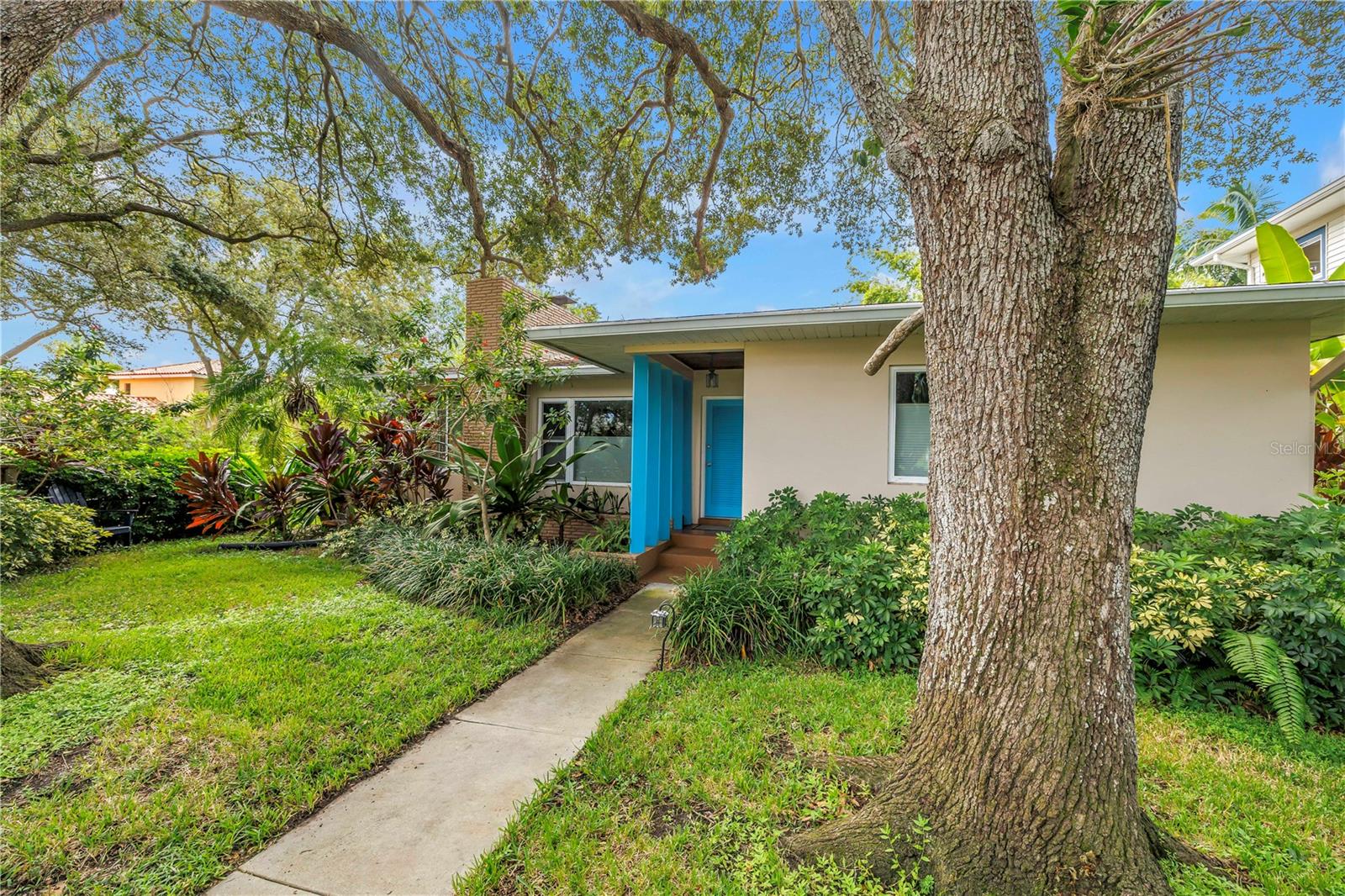 Image 4 of 61 For 256 19th Avenue Ne