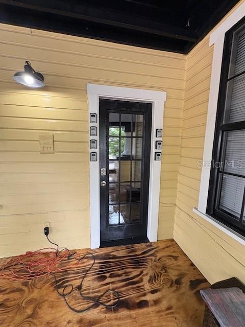 Listing photo id 16 for 803 Palm Avenue