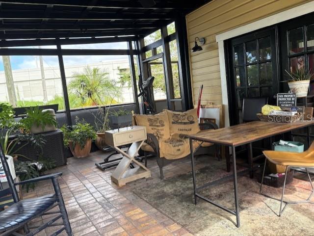 Listing photo id 20 for 803 Palm Avenue