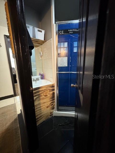 Listing photo id 24 for 803 Palm Avenue