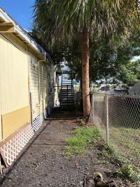 Listing photo id 25 for 803 Palm Avenue