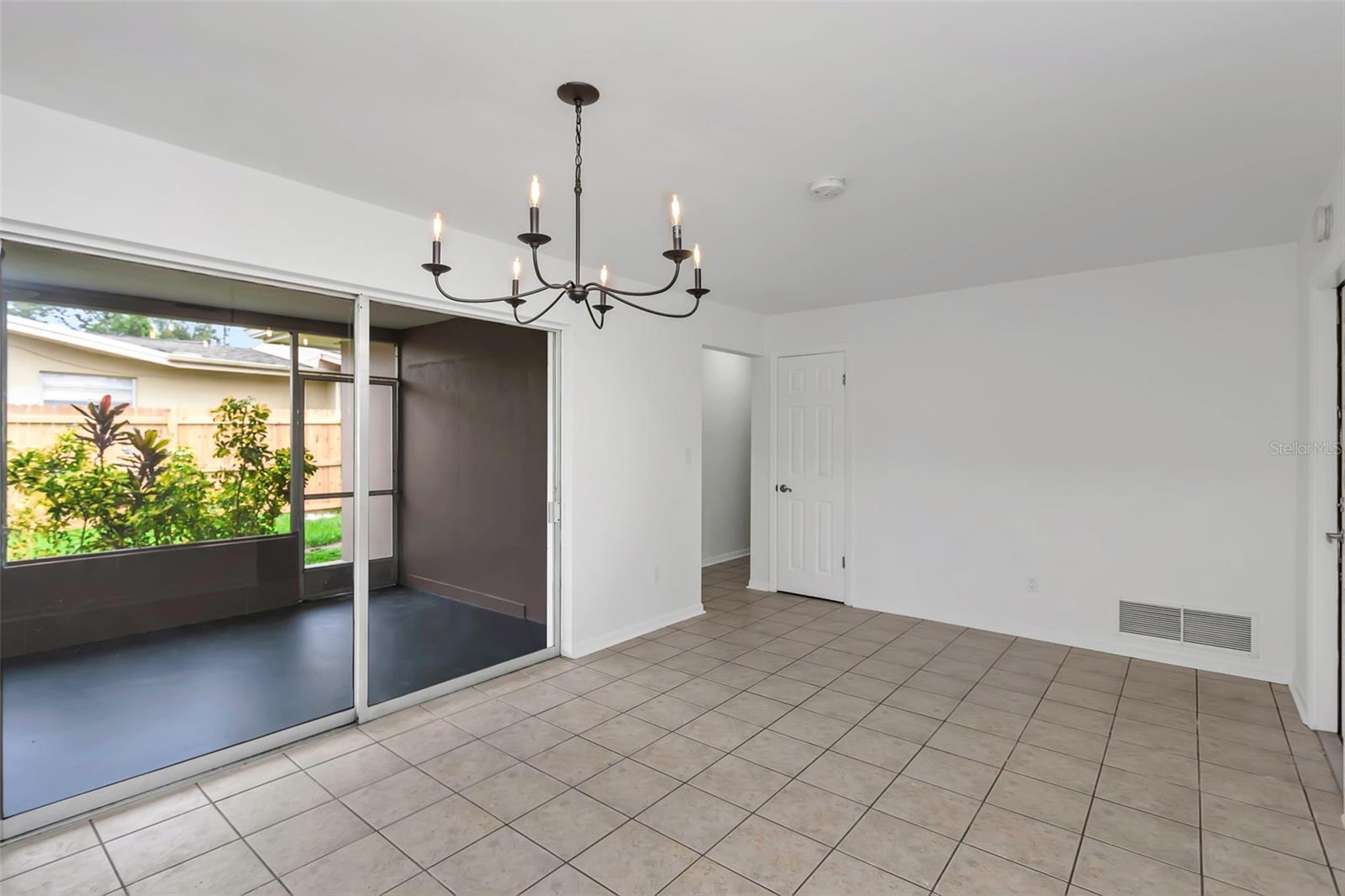 Image 10 of 47 For 1413 Hillcrest Avenue