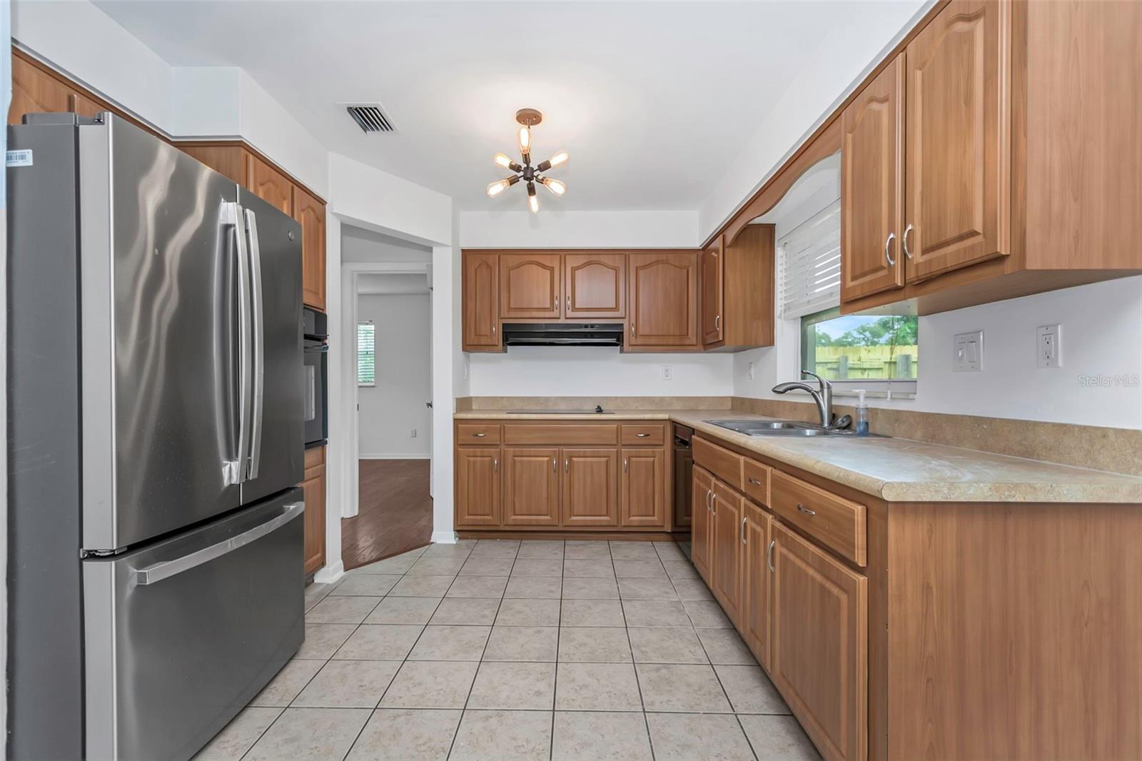 Image 11 of 47 For 1413 Hillcrest Avenue