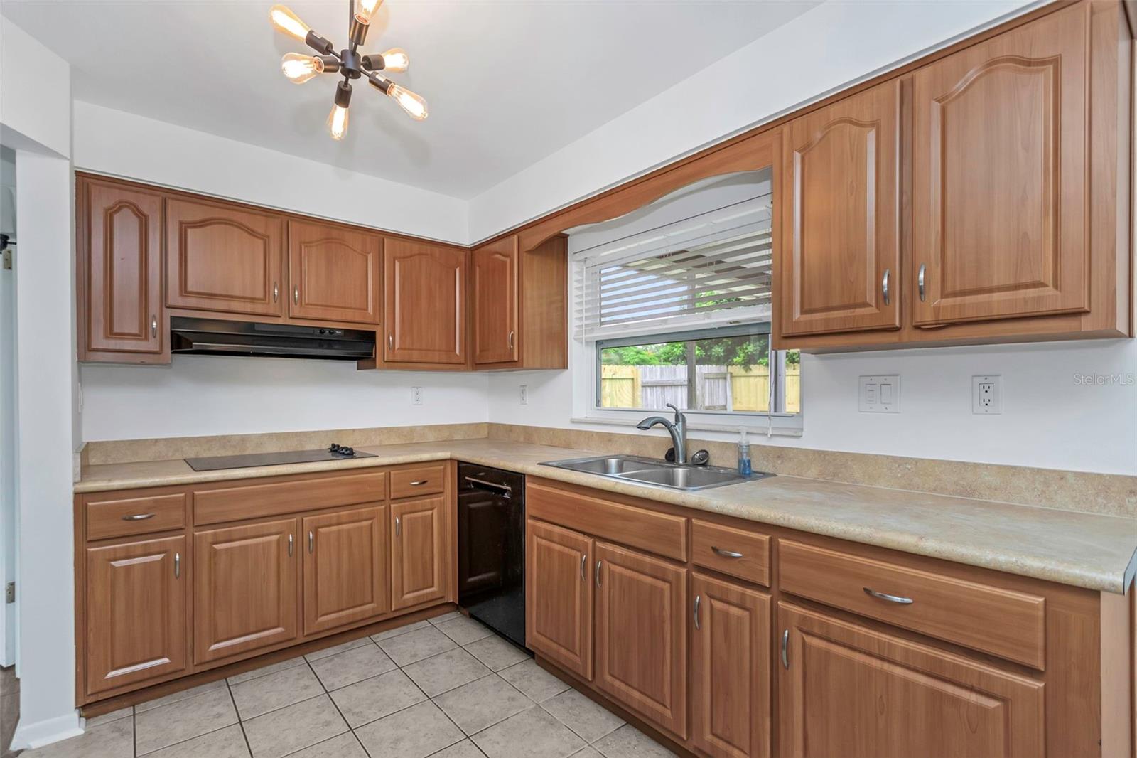 Image 16 of 47 For 1413 Hillcrest Avenue