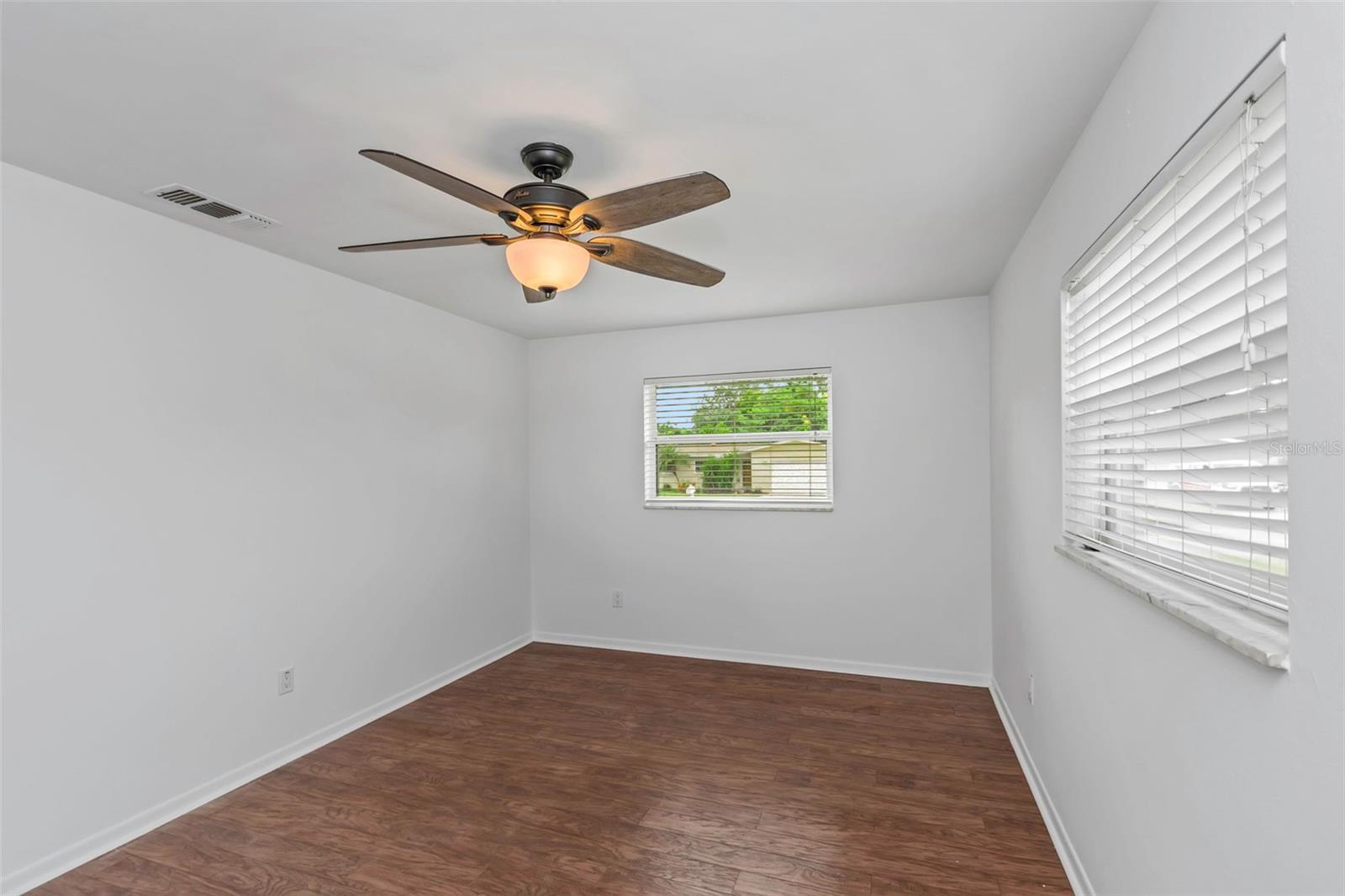 Image 17 of 47 For 1413 Hillcrest Avenue