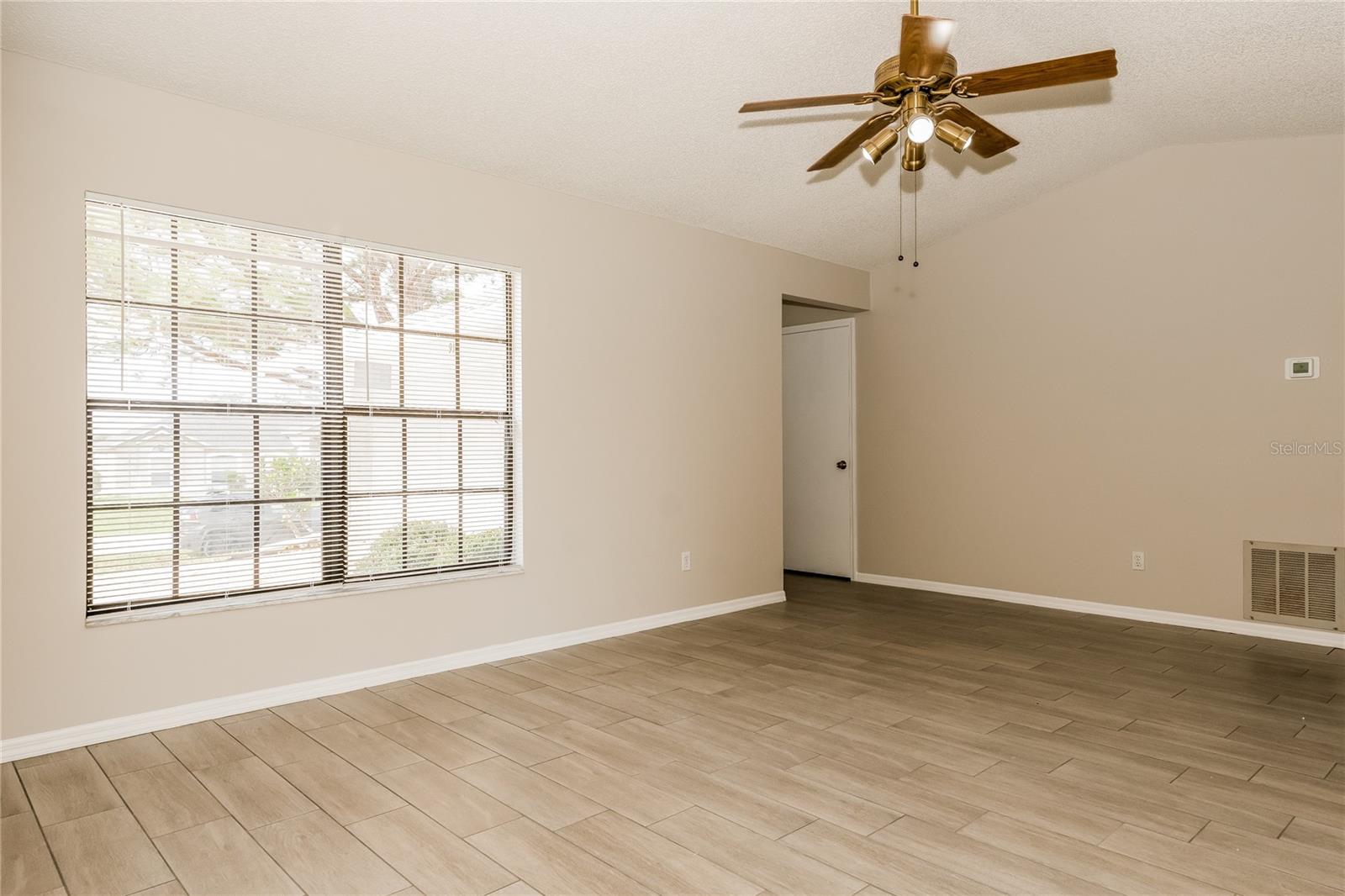 Image 3 of 15 For 916 Dean Circle