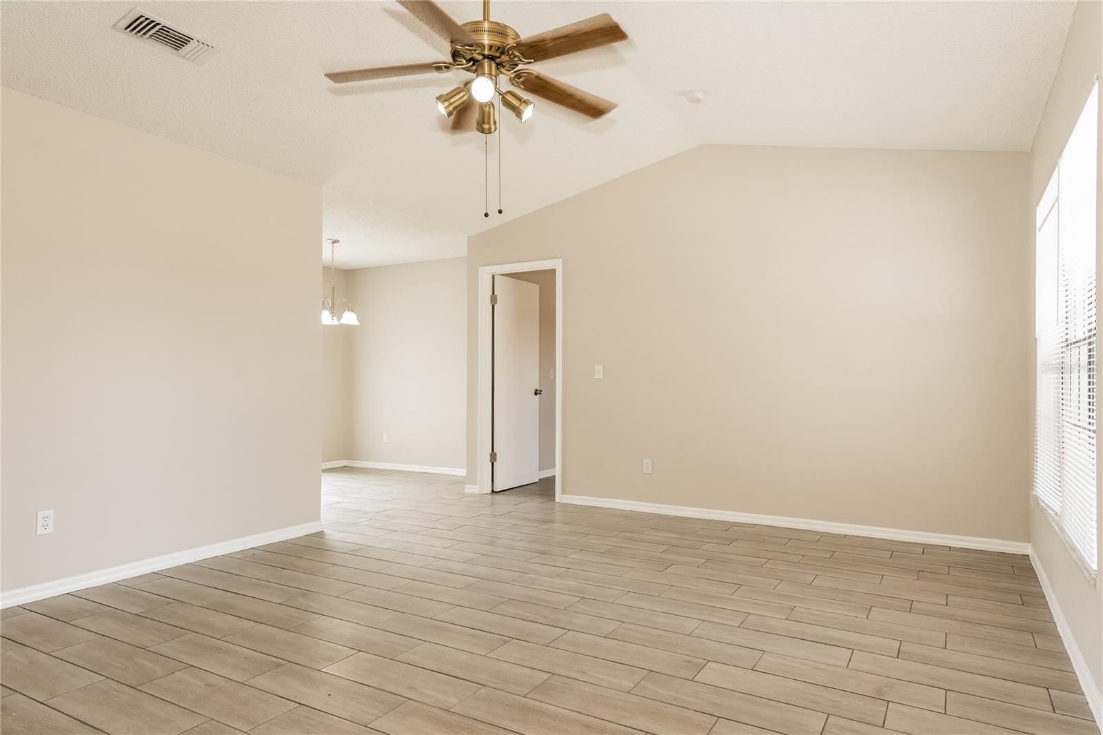 Image 4 of 15 For 916 Dean Circle